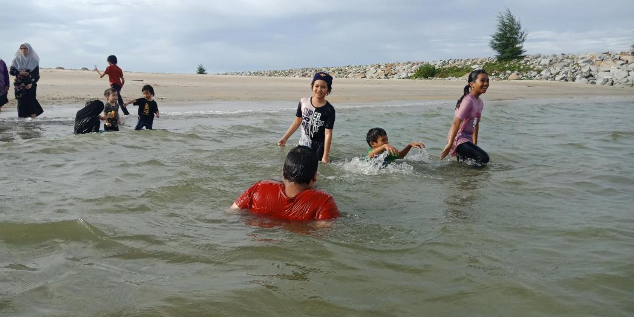 Zr D'Jembal Homestay, Gong Badak Kuala Terengganu Exterior foto